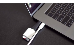 hands-on-macbook-pro-2017-charging